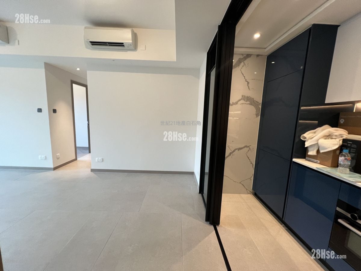 Silicon Hill Rental 634 ft²