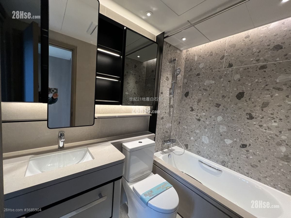 Silicon Hill Rental 634 ft²