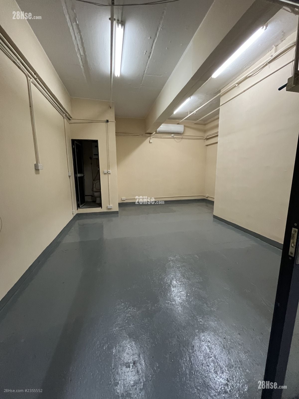 Hang Wai Industrial Centre Rental 1 Toilet 120 ft²