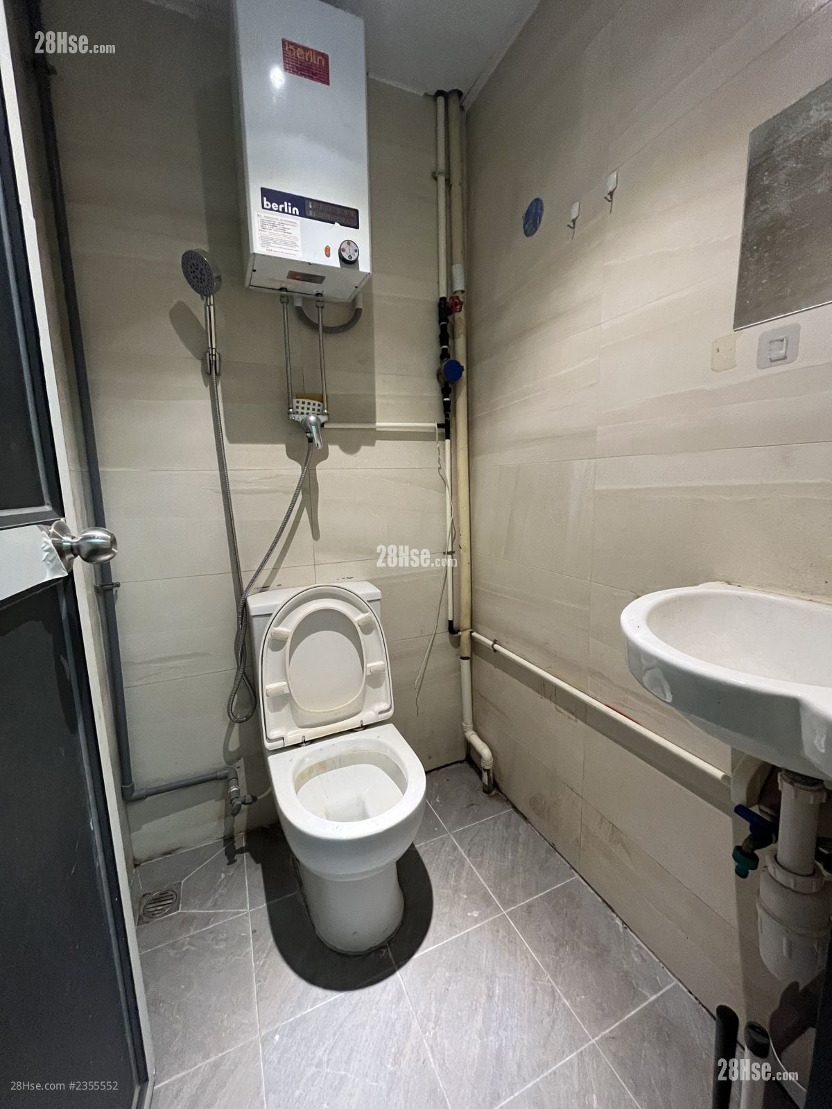 Hang Wai Industrial Centre Rental 1 Toilet 120 ft²