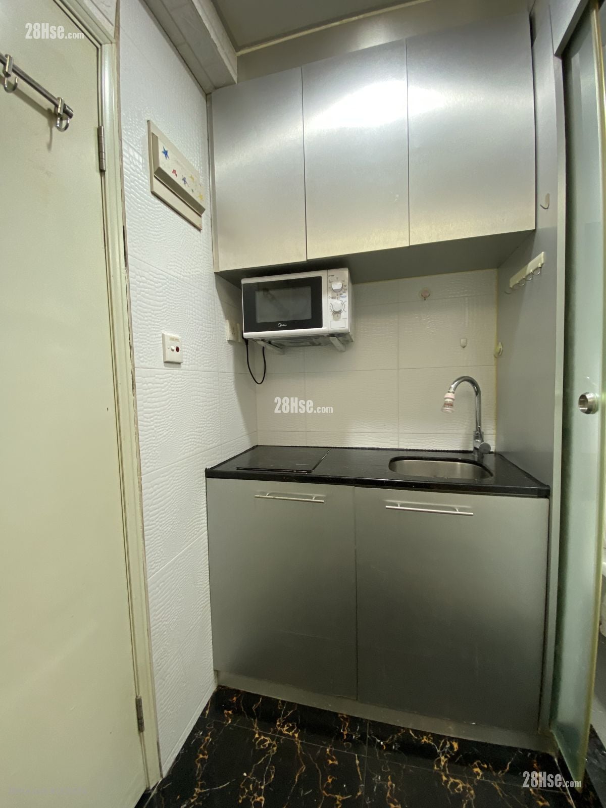 Man Yuen Building Rental 1 Bedroom , 1 Bathroom 150 ft²
