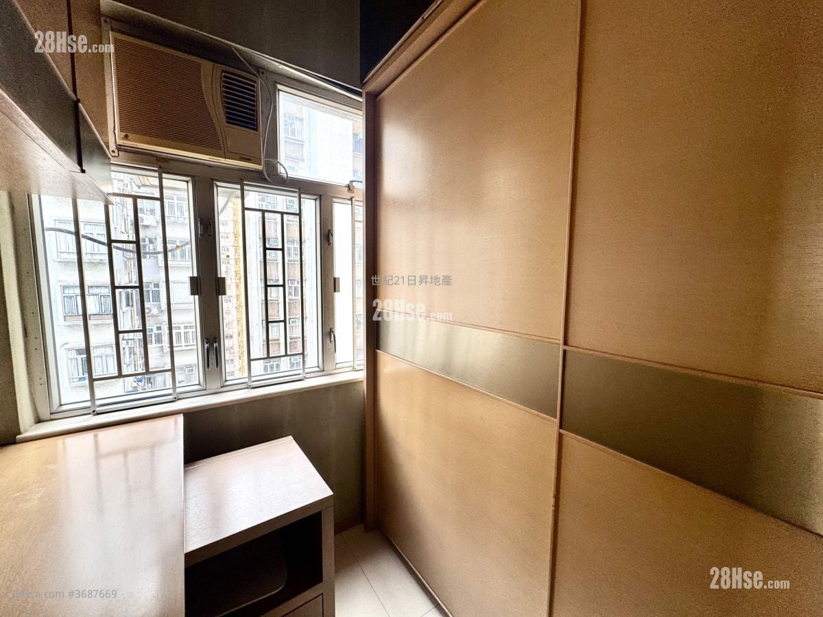 Hoi Sun Building Sell 2 Bedrooms , 1 Bathroom 308 ft²