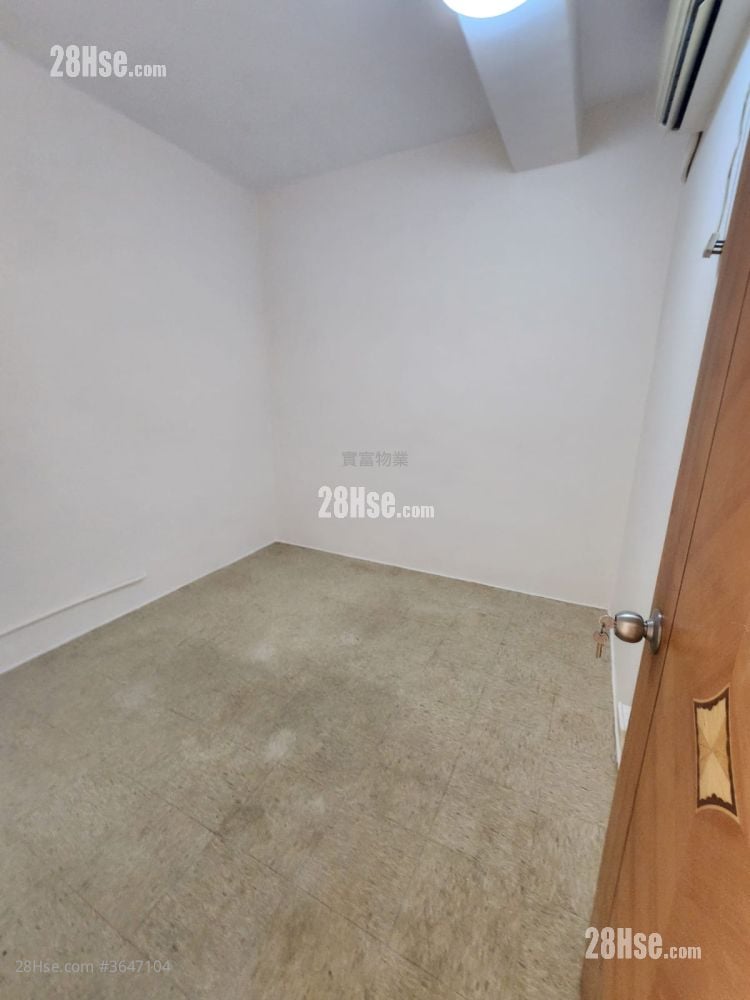 Old Mansion Sell 4 Bedrooms , 1 Bathroom 647 ft²