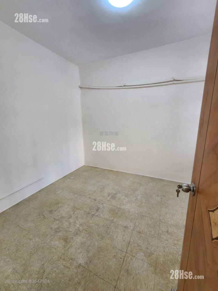 Old Mansion Sell 4 Bedrooms , 1 Bathroom 647 ft²