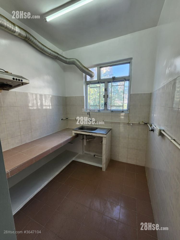 Old Mansion Sell 4 Bedrooms , 1 Bathroom 647 ft²