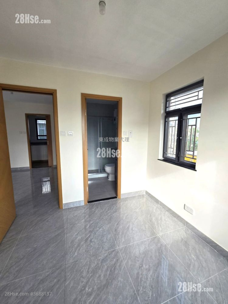 村屋 租盤 3 房 , 2 浴室 700 平方呎