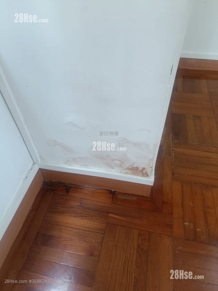 Tung Shing Court Rental 2 Bedrooms , 1 Bathroom 300 ft²