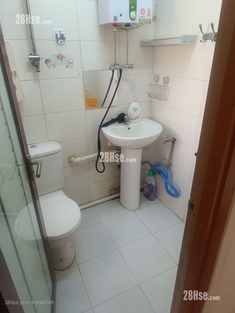 Tung Shing Court Rental 2 Bedrooms , 1 Bathroom 300 ft²