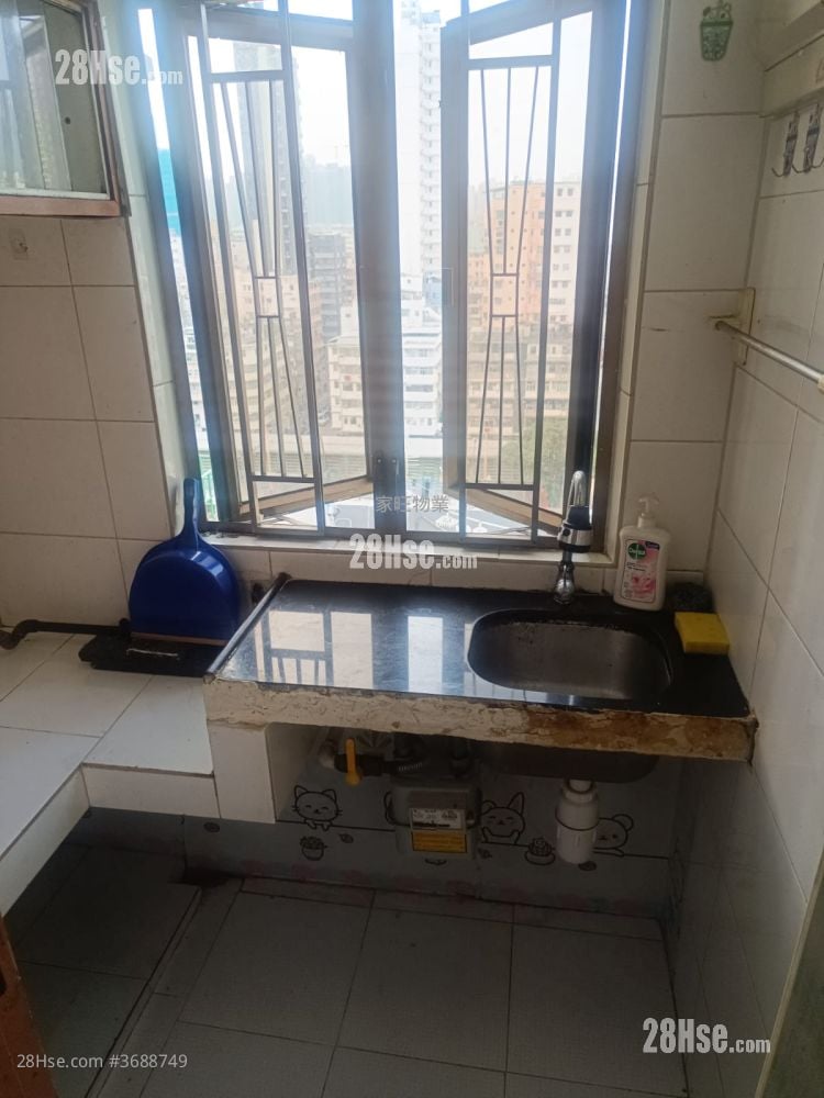 Tung Shing Court Rental 2 Bedrooms , 1 Bathroom 300 ft²