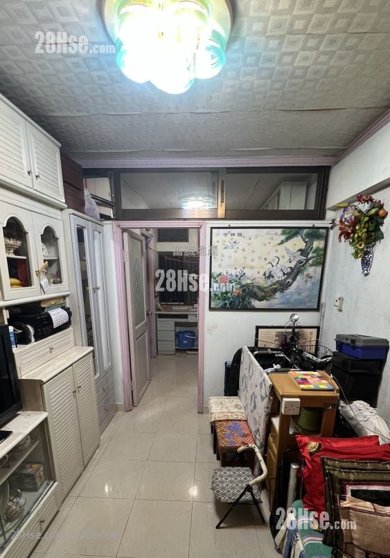 凤德邨 售盘 2 房 , 1 浴室 376 平方尺