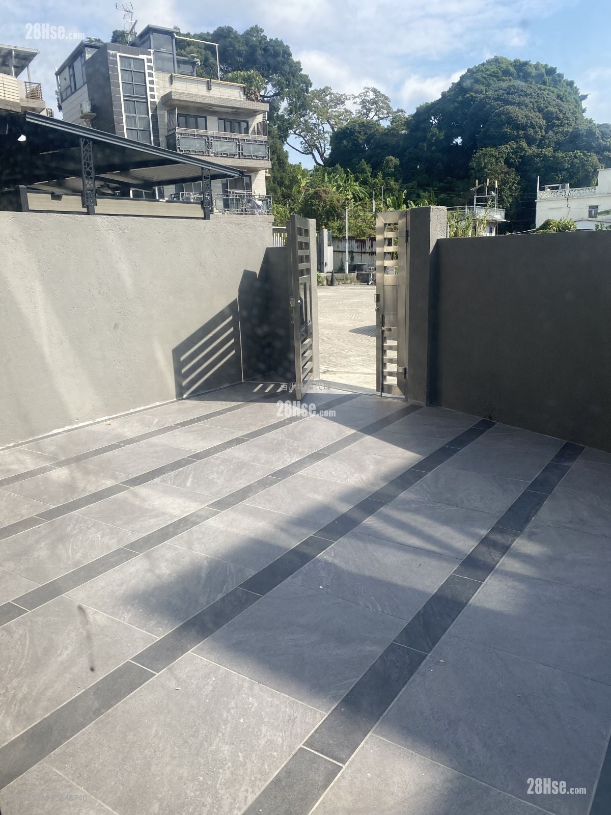 Village Sell 3 Bedrooms , 2 Bathrooms 670 ft²