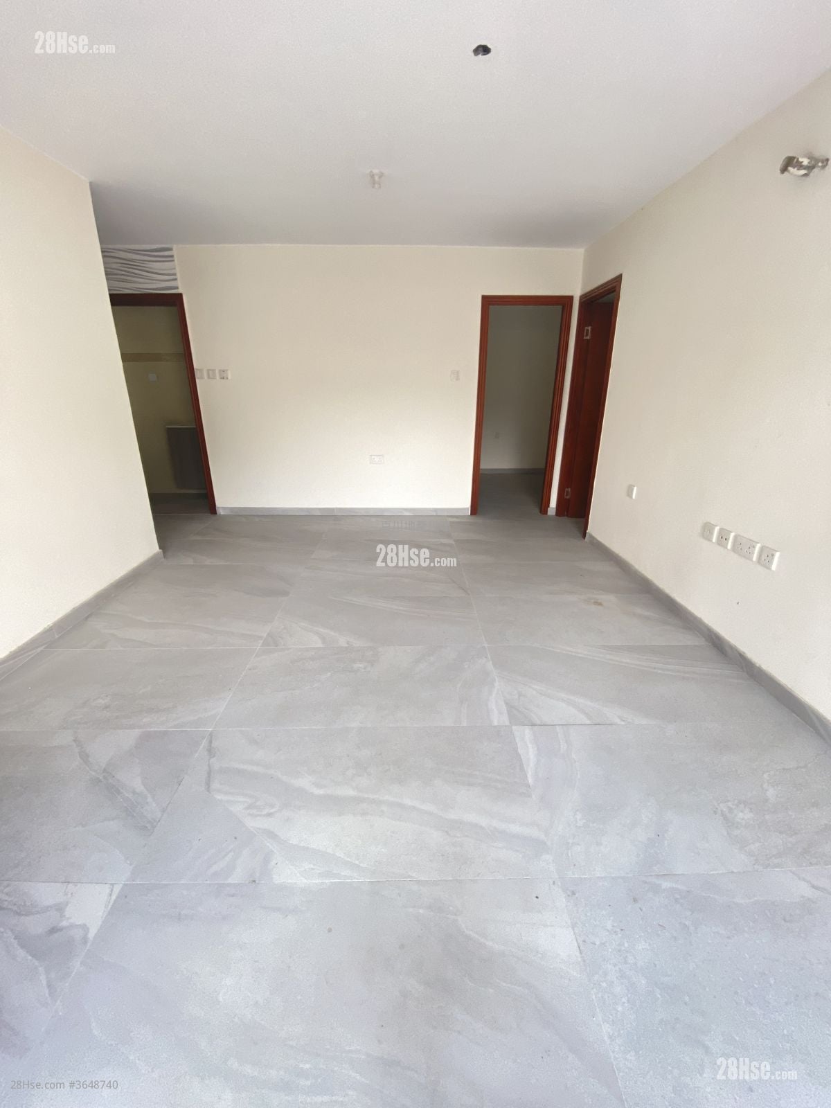 Village Sell 3 Bedrooms , 2 Bathrooms 670 ft²