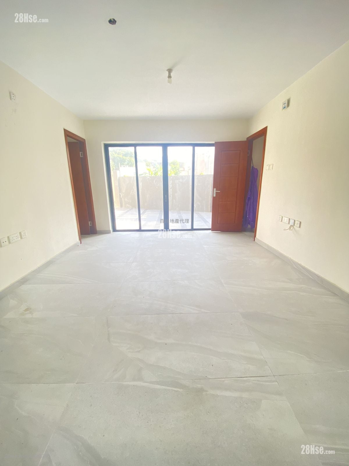 Village Sell 3 Bedrooms , 2 Bathrooms 670 ft²