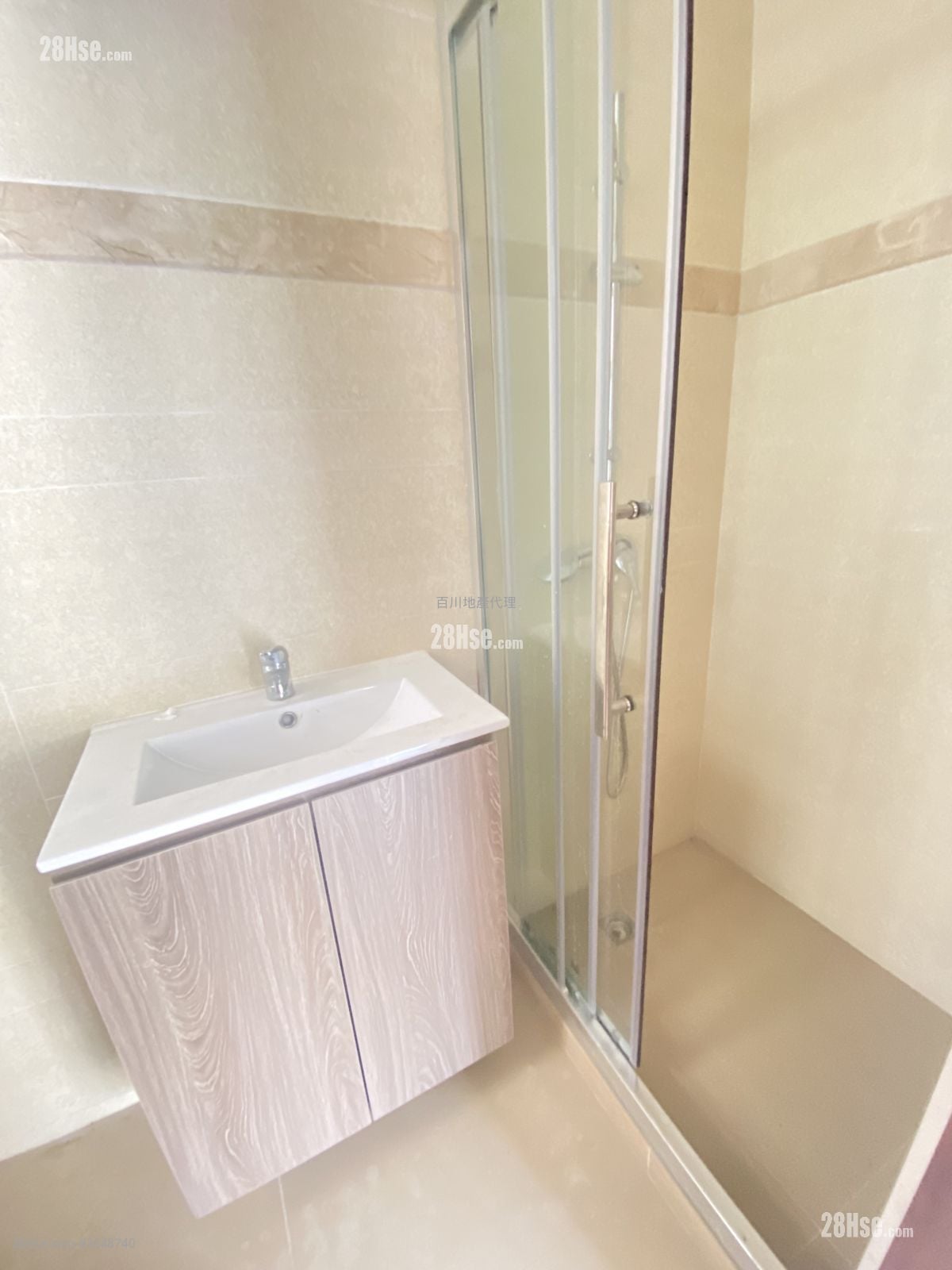 Village Sell 3 Bedrooms , 2 Bathrooms 670 ft²