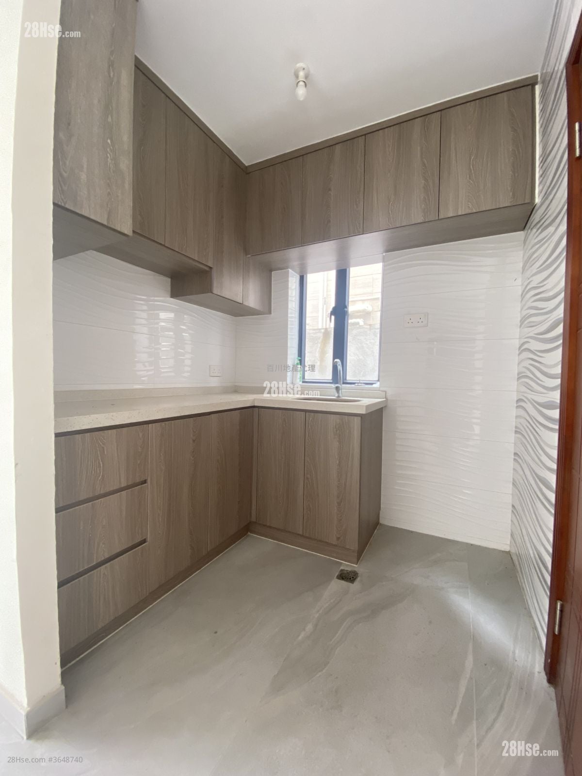 Village Sell 3 Bedrooms , 2 Bathrooms 670 ft²