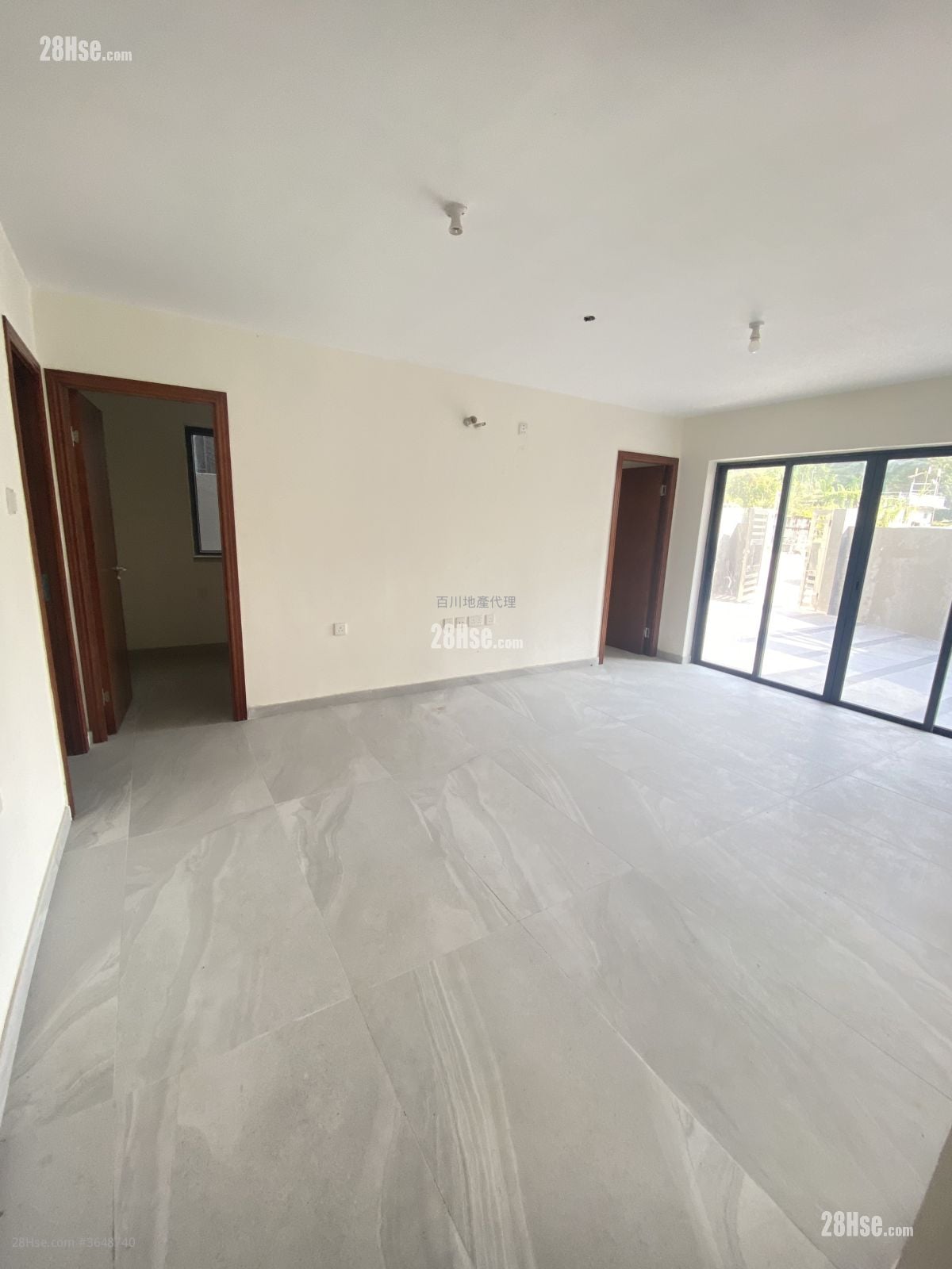 Village Sell 3 Bedrooms , 2 Bathrooms 670 ft²