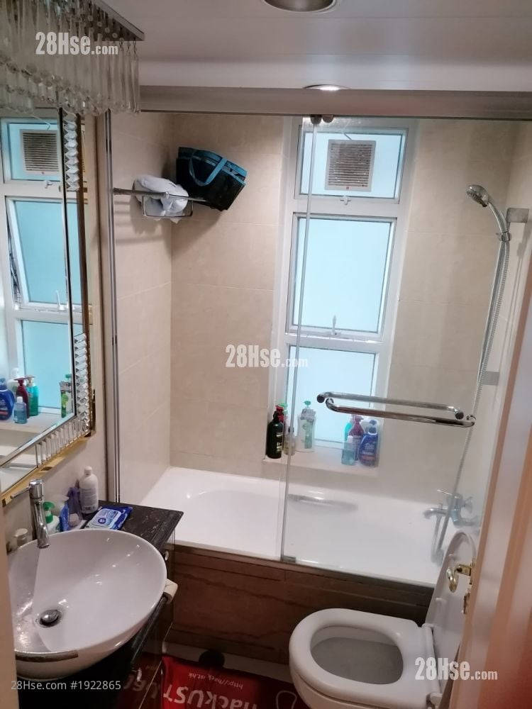 致蓝天 租盘 5+ 房 , 4 浴室 1,120 平方尺