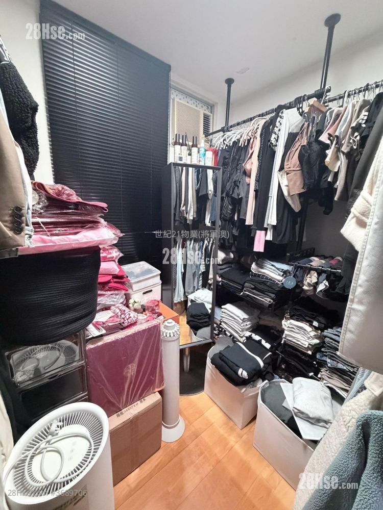 Choi Ming Court Sell 3 Bedrooms , 2 Bathrooms 650 ft²