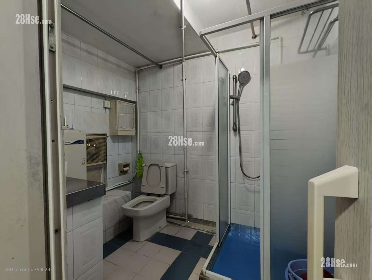 浴室: 世界花園 租盤 2 房 , 1 浴室 480 平方呎