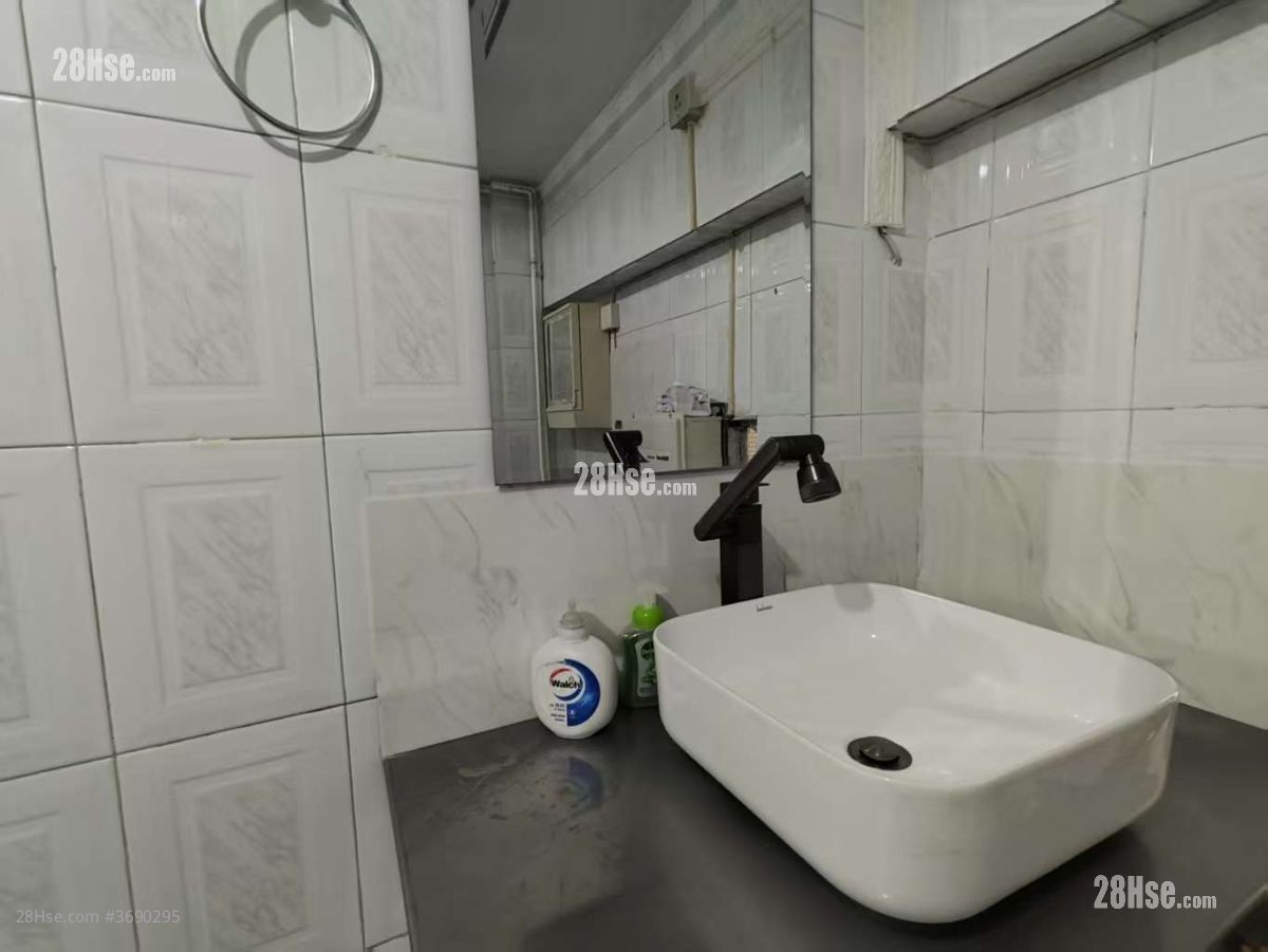 浴室: 世界花園 租盤 2 房 , 1 浴室 480 平方呎