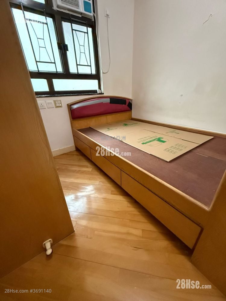 Kam Lok Mansion Sell 2 Bedrooms , 1 Bathroom 360 ft²