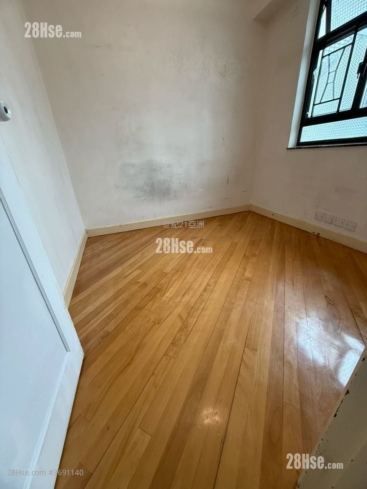 Kam Lok Mansion Sell 2 Bedrooms , 1 Bathroom 360 ft²