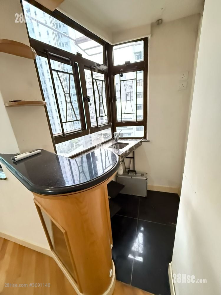 Kam Lok Mansion Sell 2 Bedrooms , 1 Bathroom 360 ft²
