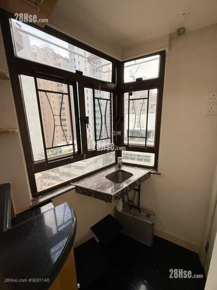 Kam Lok Mansion Sell 2 Bedrooms , 1 Bathroom 360 ft²