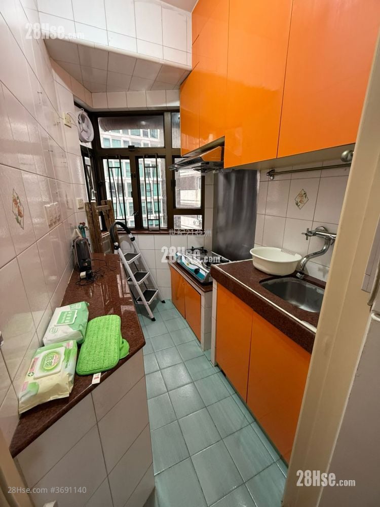 Kam Lok Mansion Sell 2 Bedrooms , 1 Bathroom 360 ft²