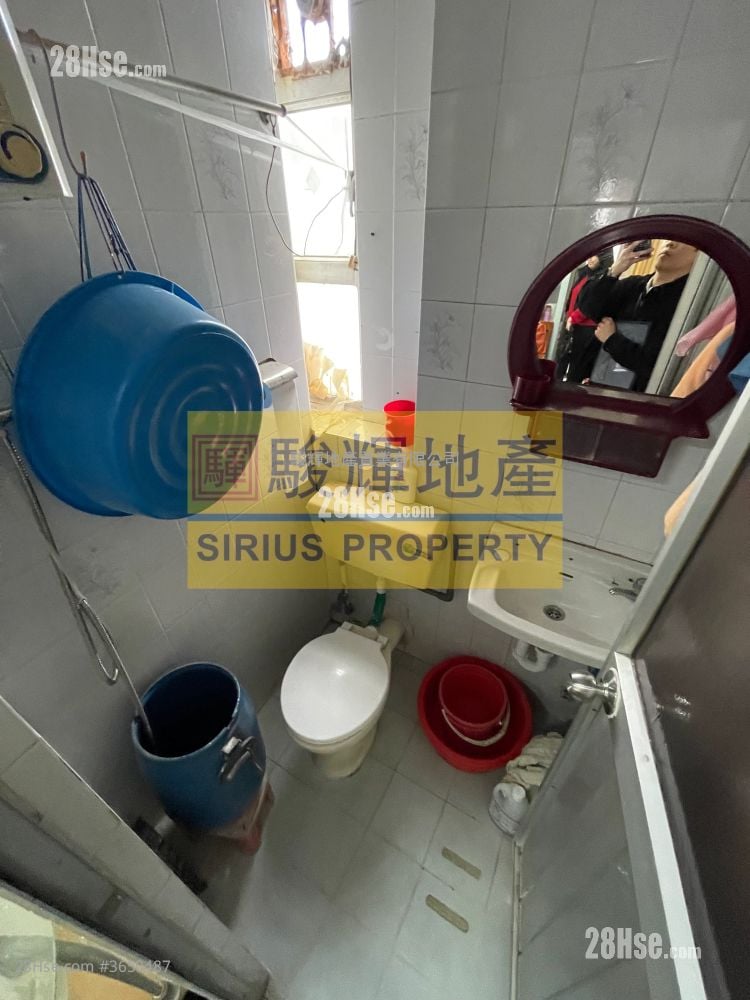 Wing Tai Building Sell 2 Bedrooms , 1 Bathroom 367 ft²