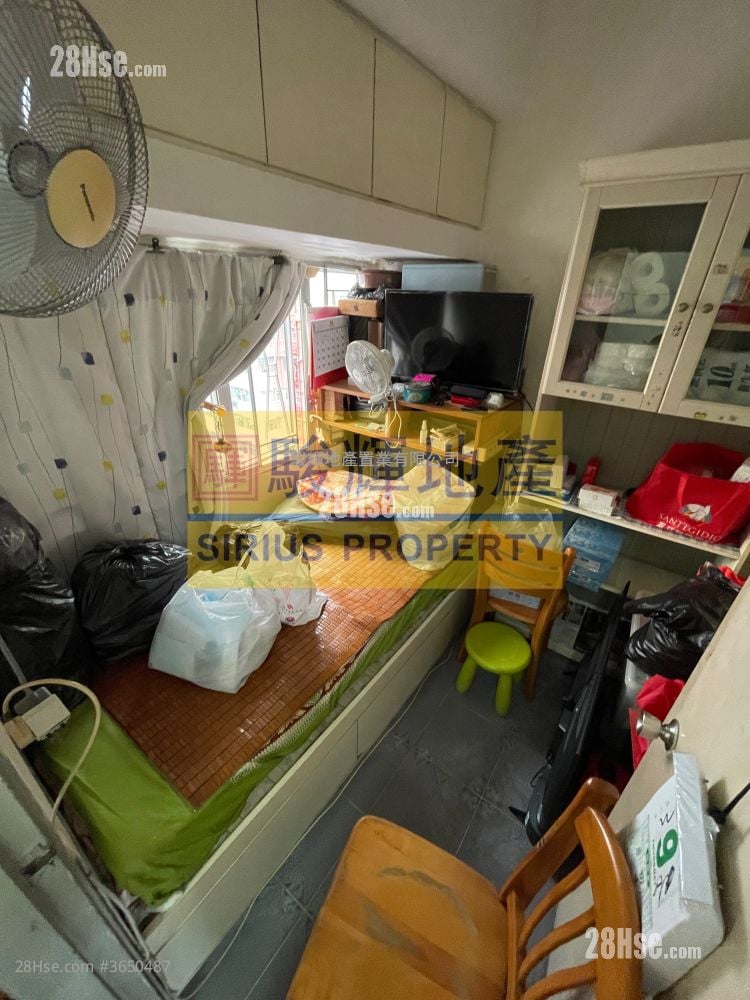 Wing Tai Building Sell 2 Bedrooms , 1 Bathroom 367 ft²