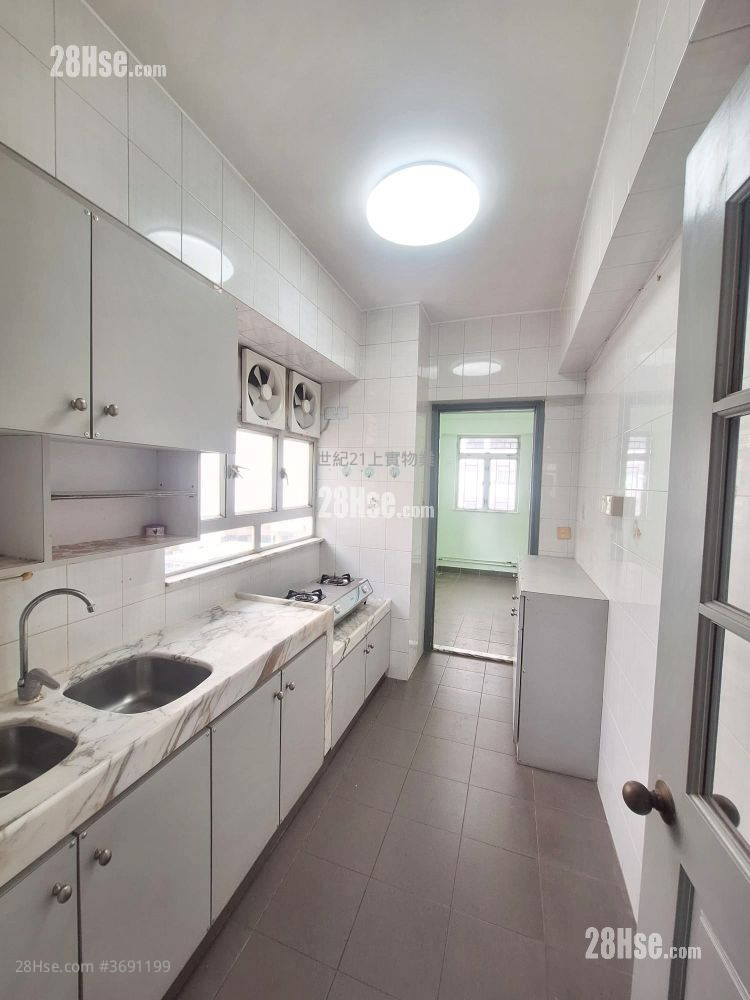 Happy Court Sell 3 Bedrooms , 2 Bathrooms 992 ft²