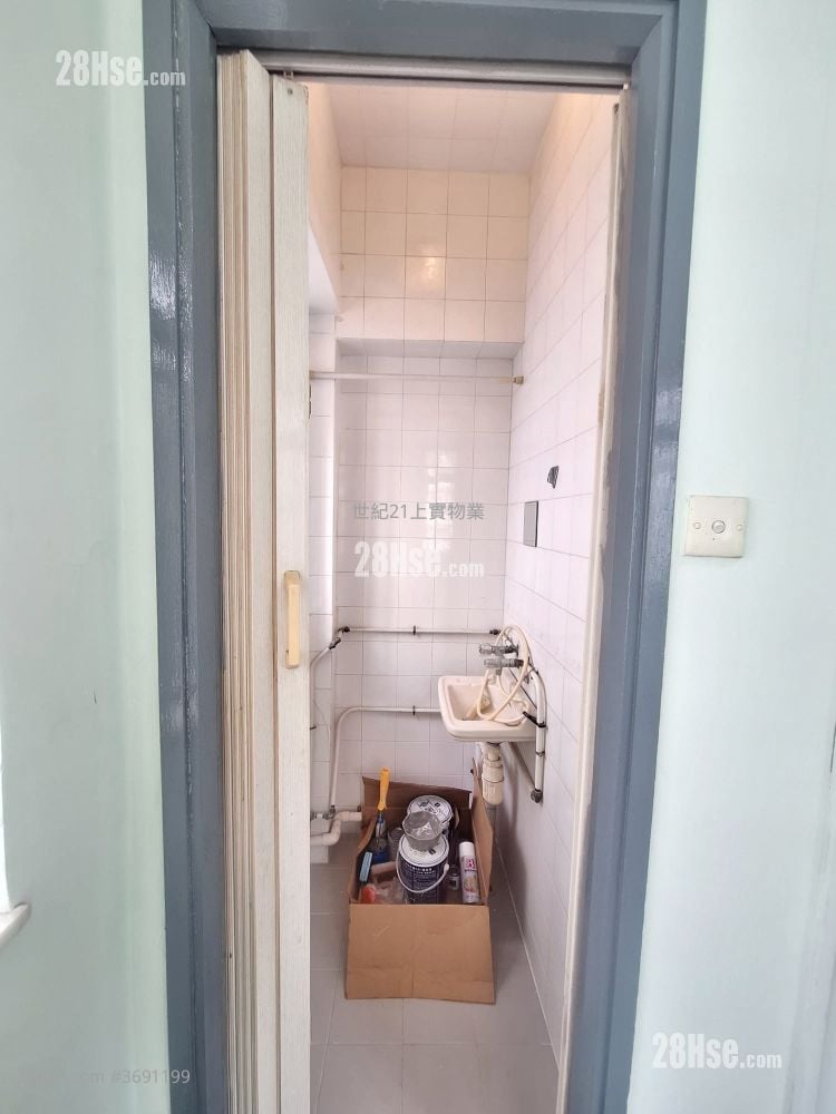 Happy Court Sell 3 Bedrooms , 2 Bathrooms 992 ft²