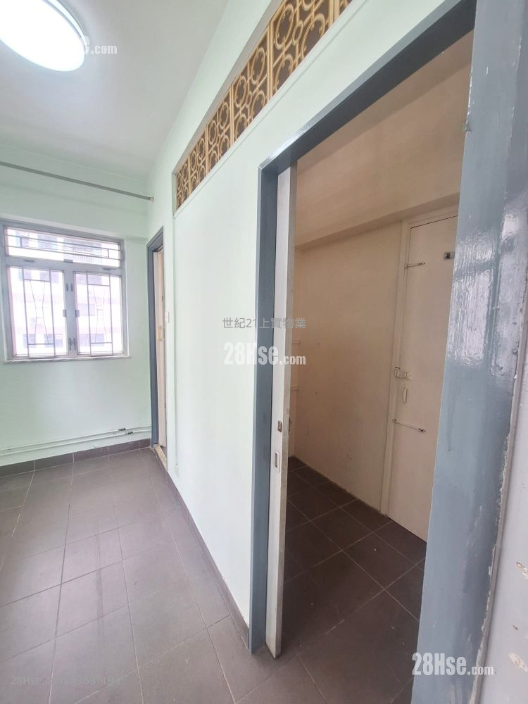 Happy Court Sell 3 Bedrooms , 2 Bathrooms 992 ft²