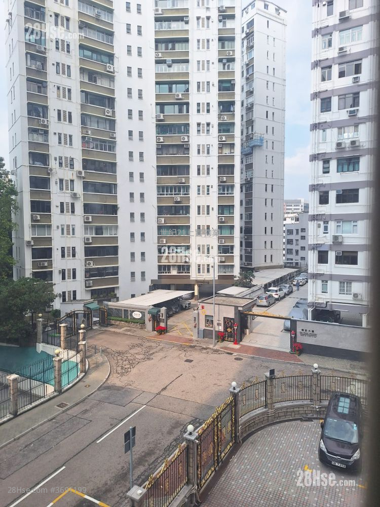 Happy Court Sell 3 Bedrooms , 2 Bathrooms 992 ft²