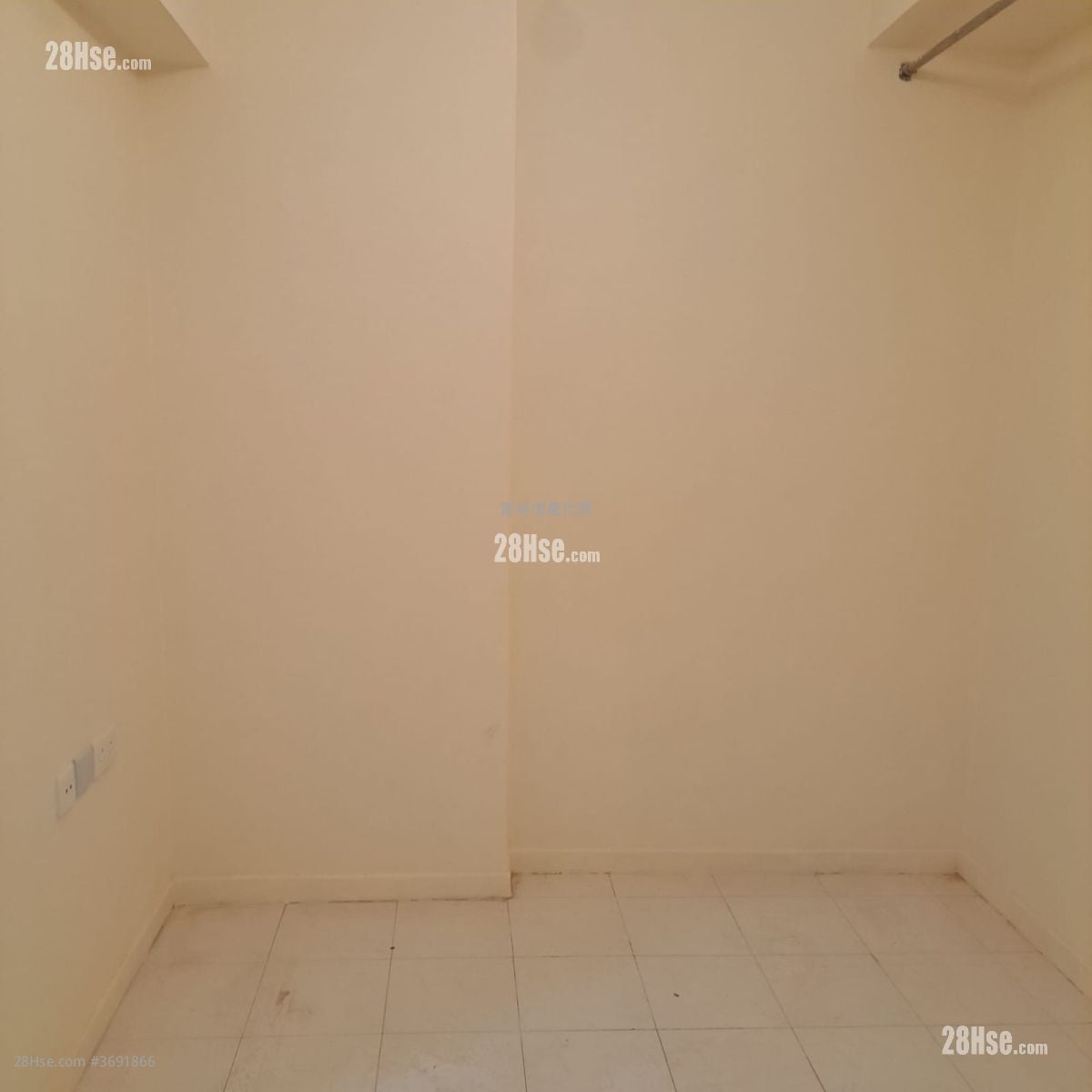 32-42A Tseuk Luk Street Rental 1 Bedroom , 1 Bathroom 250 ft²
