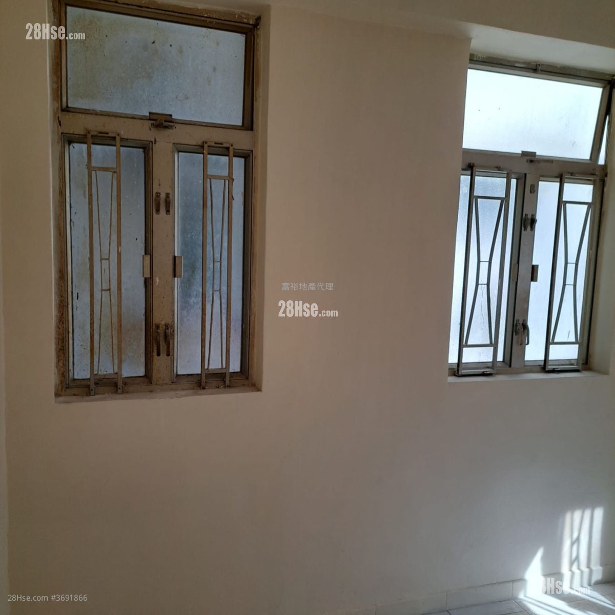 32-42A Tseuk Luk Street Rental 1 Bedroom , 1 Bathroom 250 ft²