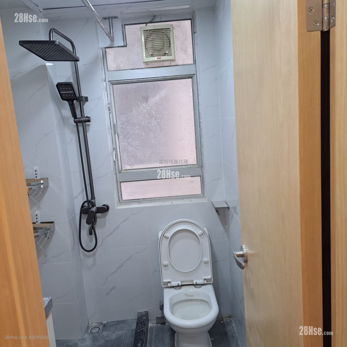 32-42A Tseuk Luk Street Rental 1 Bedroom , 1 Bathroom 250 ft²