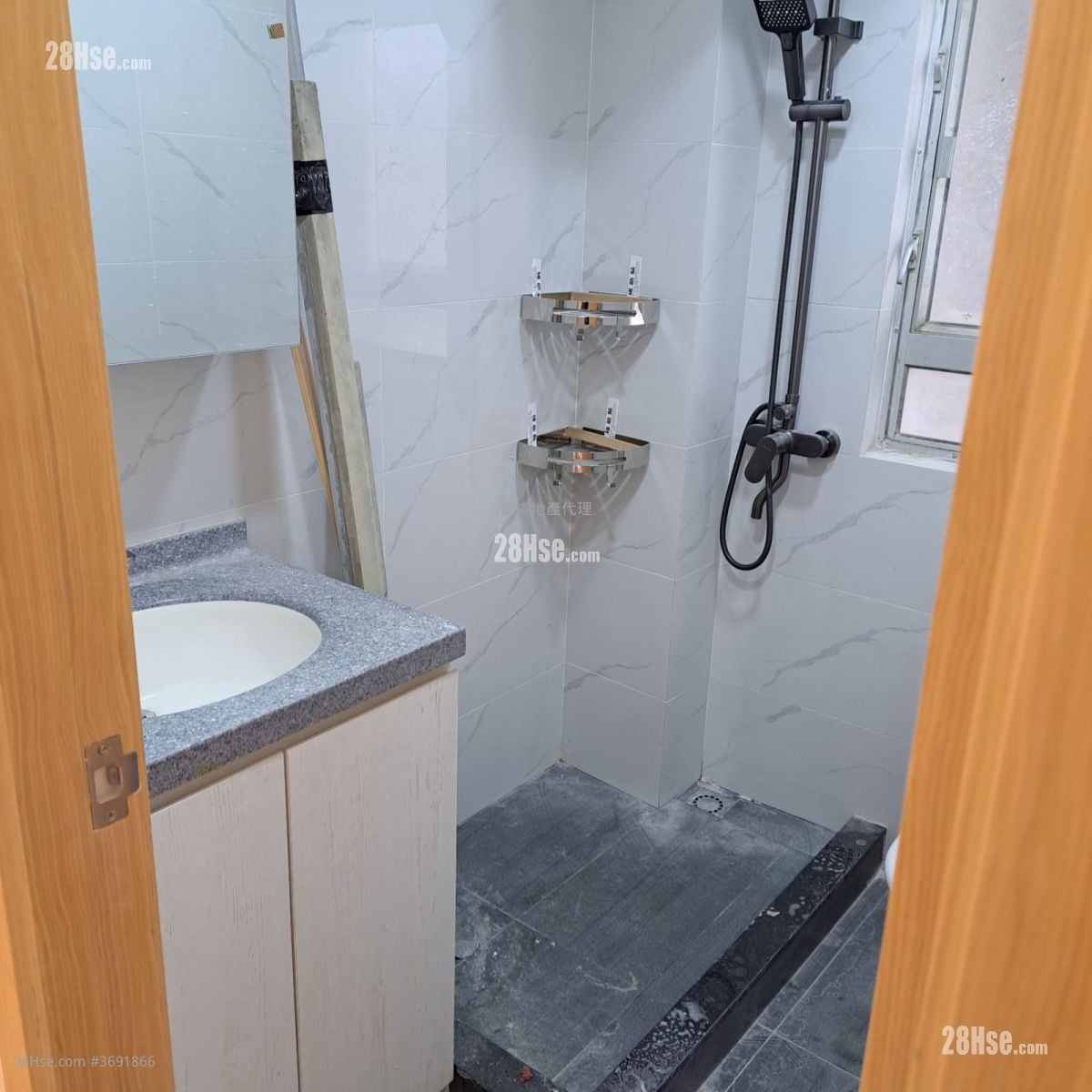 32-42A Tseuk Luk Street Rental 1 Bedroom , 1 Bathroom 250 ft²