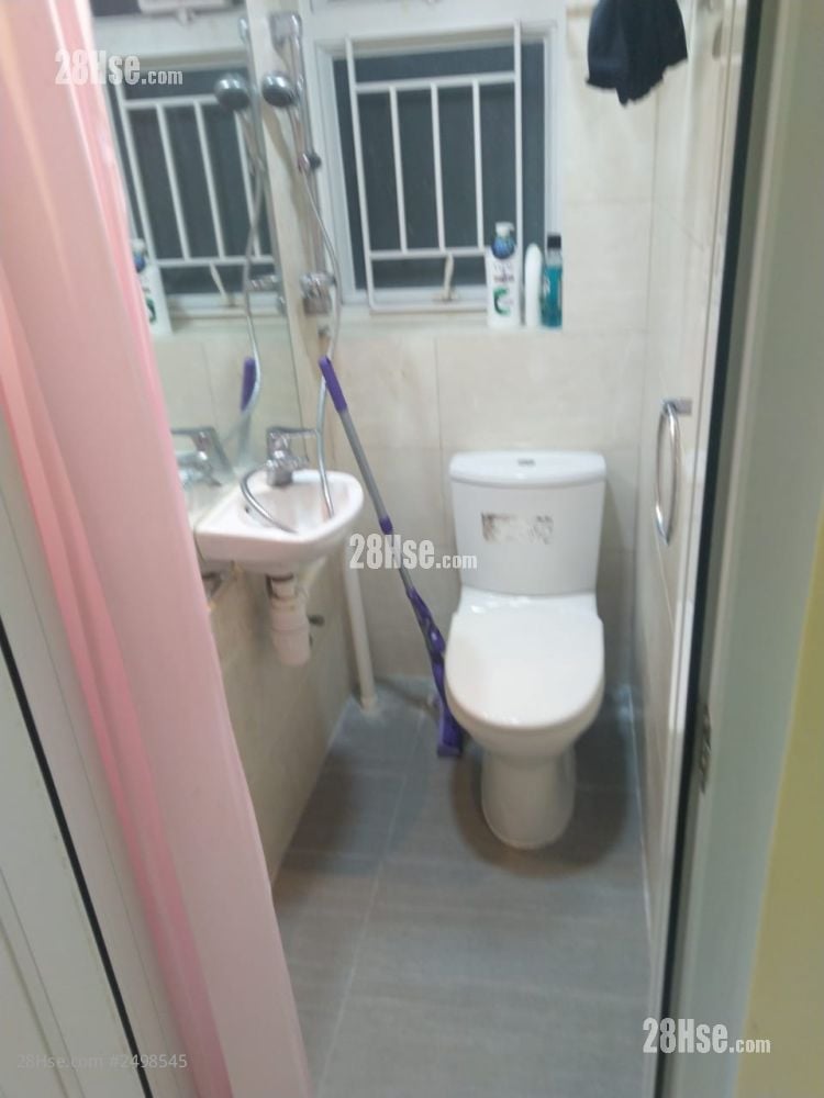 浴室: Shared Bathroom