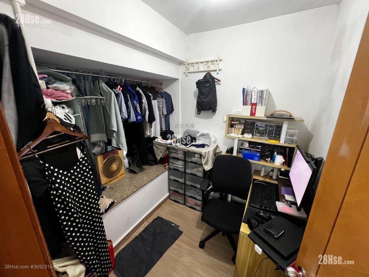 Ho Shun Tai Building Sell 2 Bedrooms 290 ft²