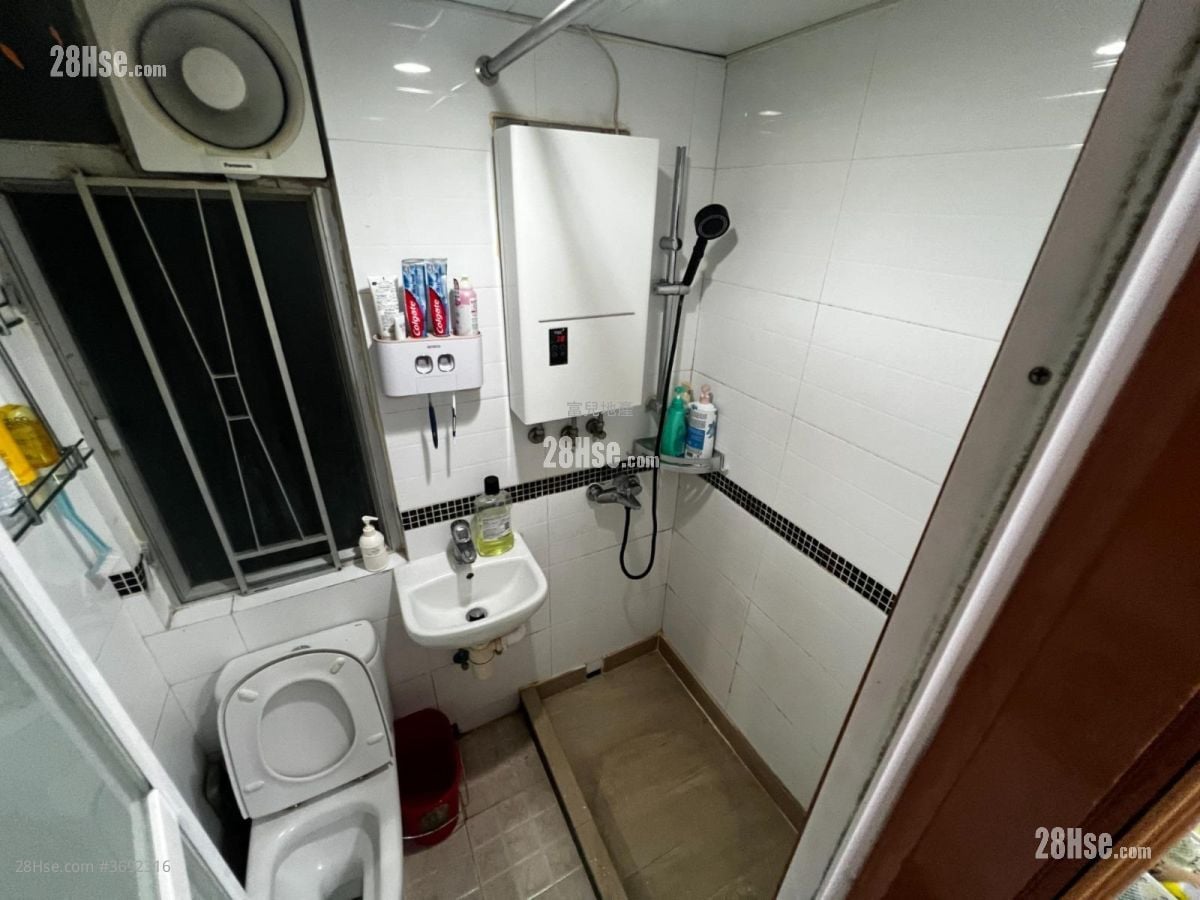 Ho Shun Tai Building Sell 2 Bedrooms 290 ft²