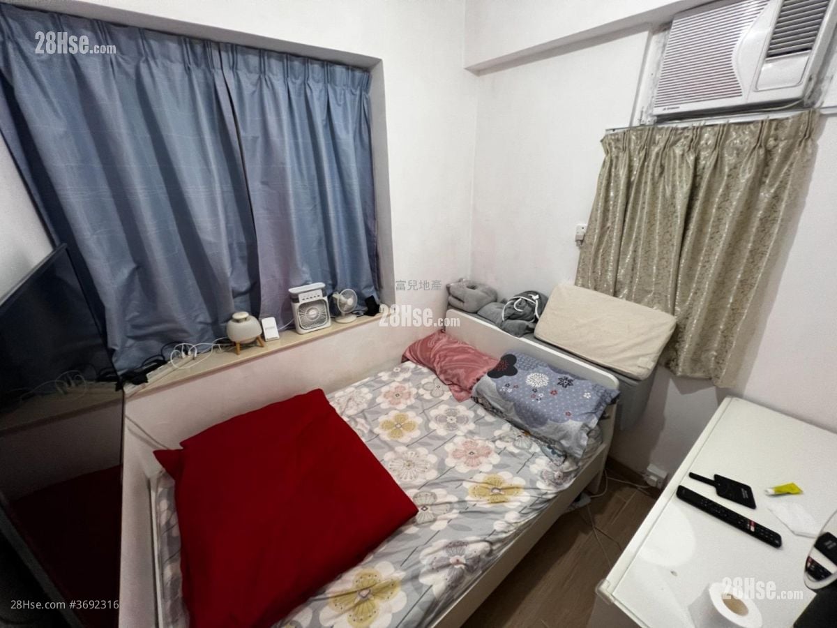 Ho Shun Tai Building Sell 2 Bedrooms 290 ft²