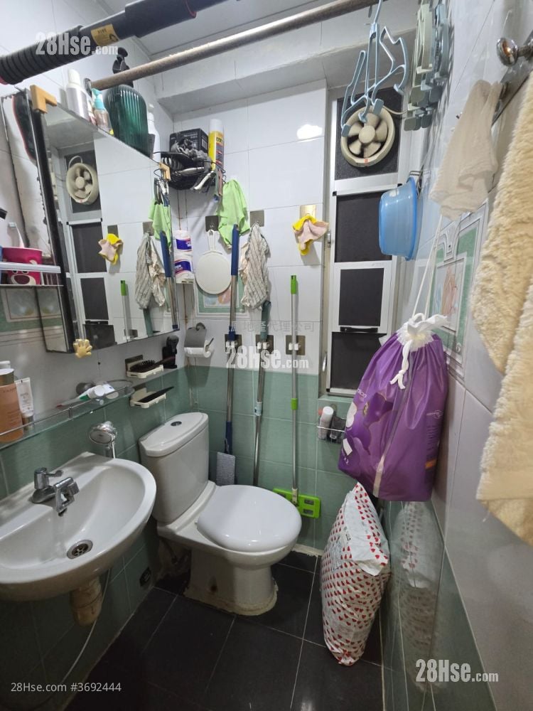 Bell House Sell 3 Bedrooms , 2 Bathrooms 470 ft²