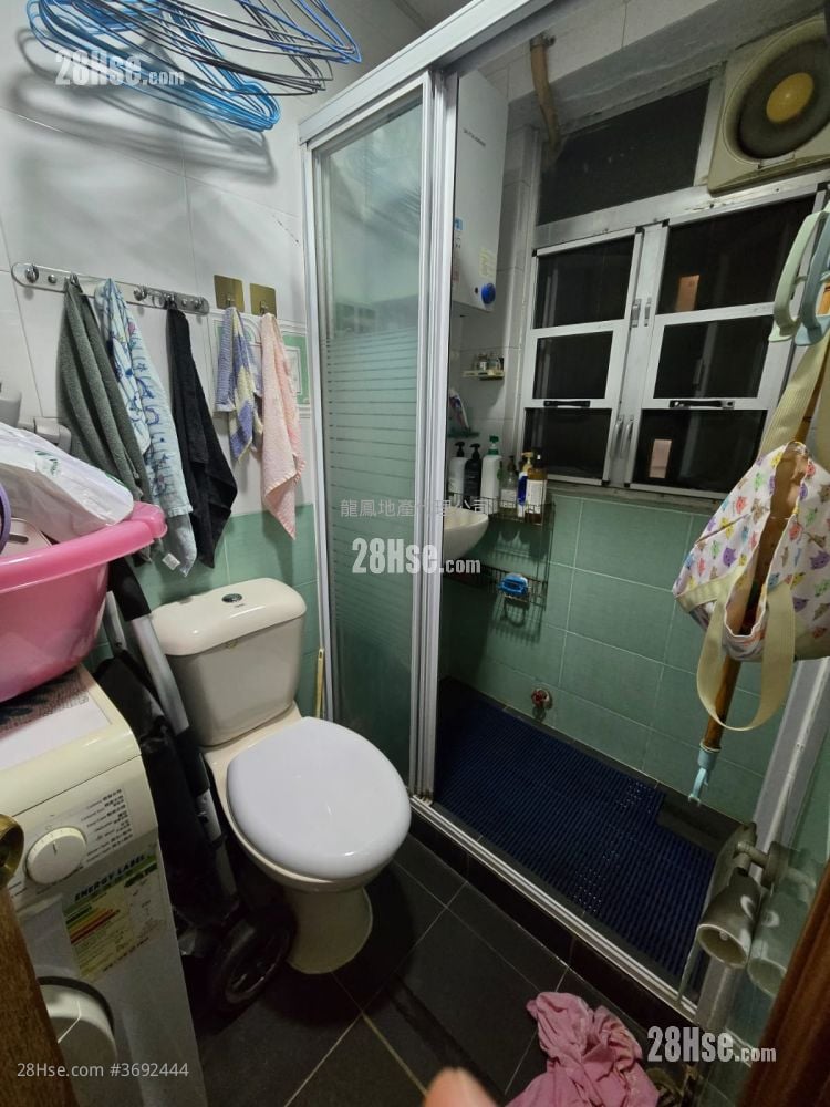 Bell House Sell 3 Bedrooms , 2 Bathrooms 470 ft²