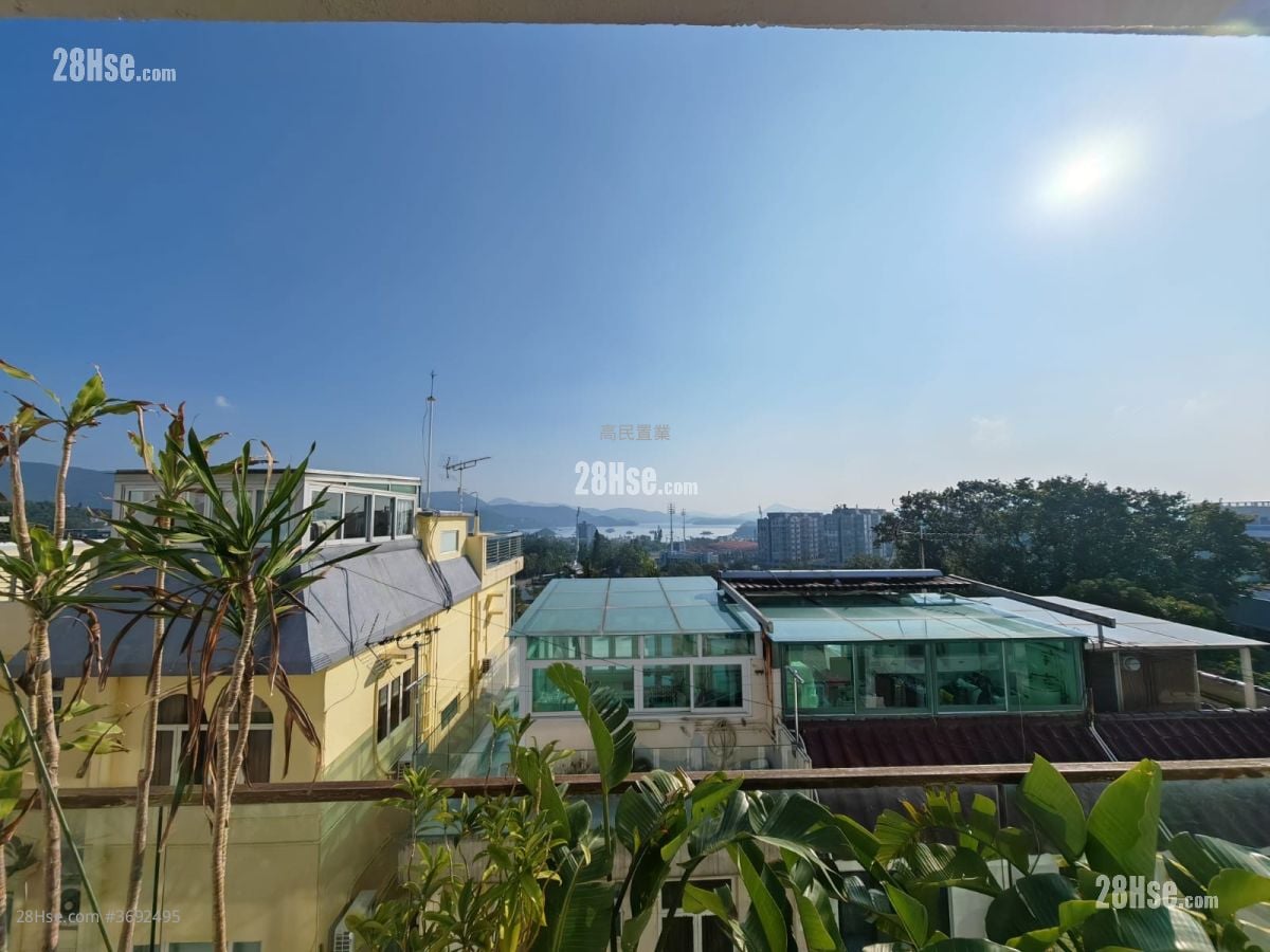 Tan Cheung Sell 3 Bedrooms , 2 Bathrooms 1,200 ft²