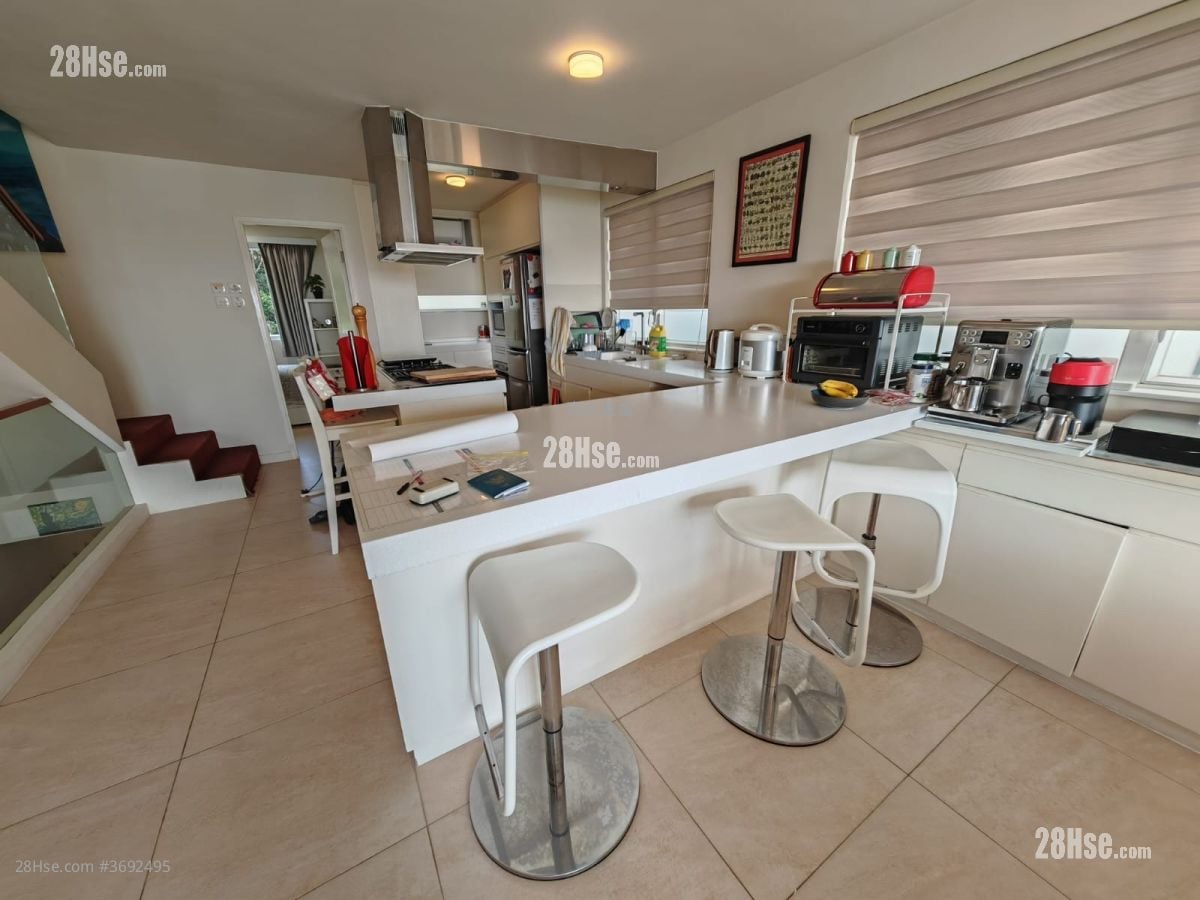 Tan Cheung Sell 3 Bedrooms , 2 Bathrooms 1,200 ft²