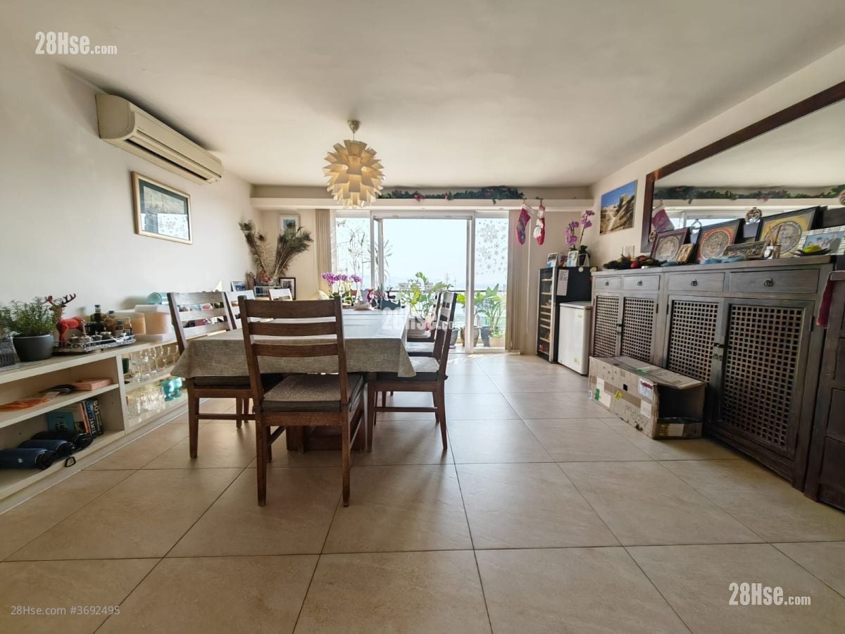 Tan Cheung Sell 3 Bedrooms , 2 Bathrooms 1,200 ft²