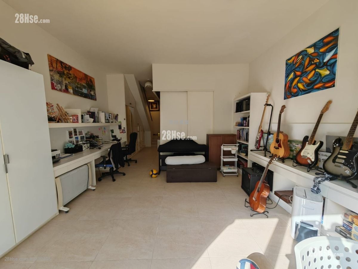 Tan Cheung Sell 3 Bedrooms , 2 Bathrooms 1,200 ft²