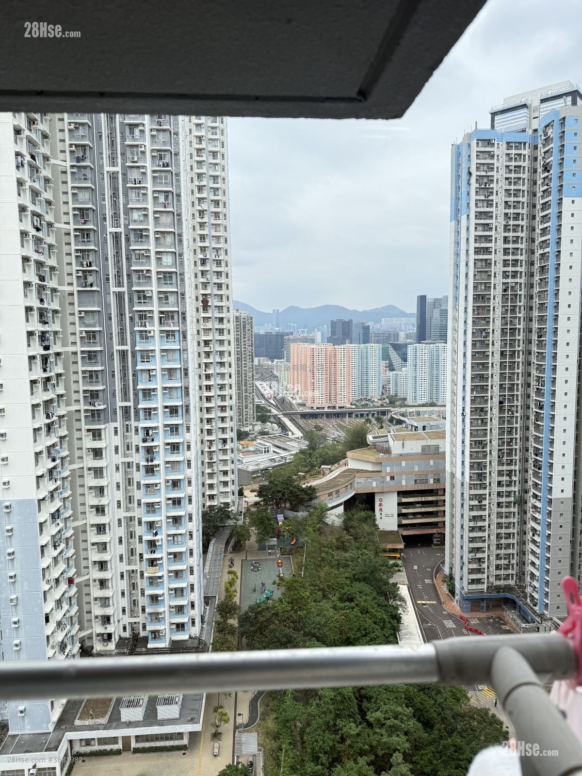 Choi Hing Court Sell 3 Bedrooms , 1 Bathroom 452 ft²